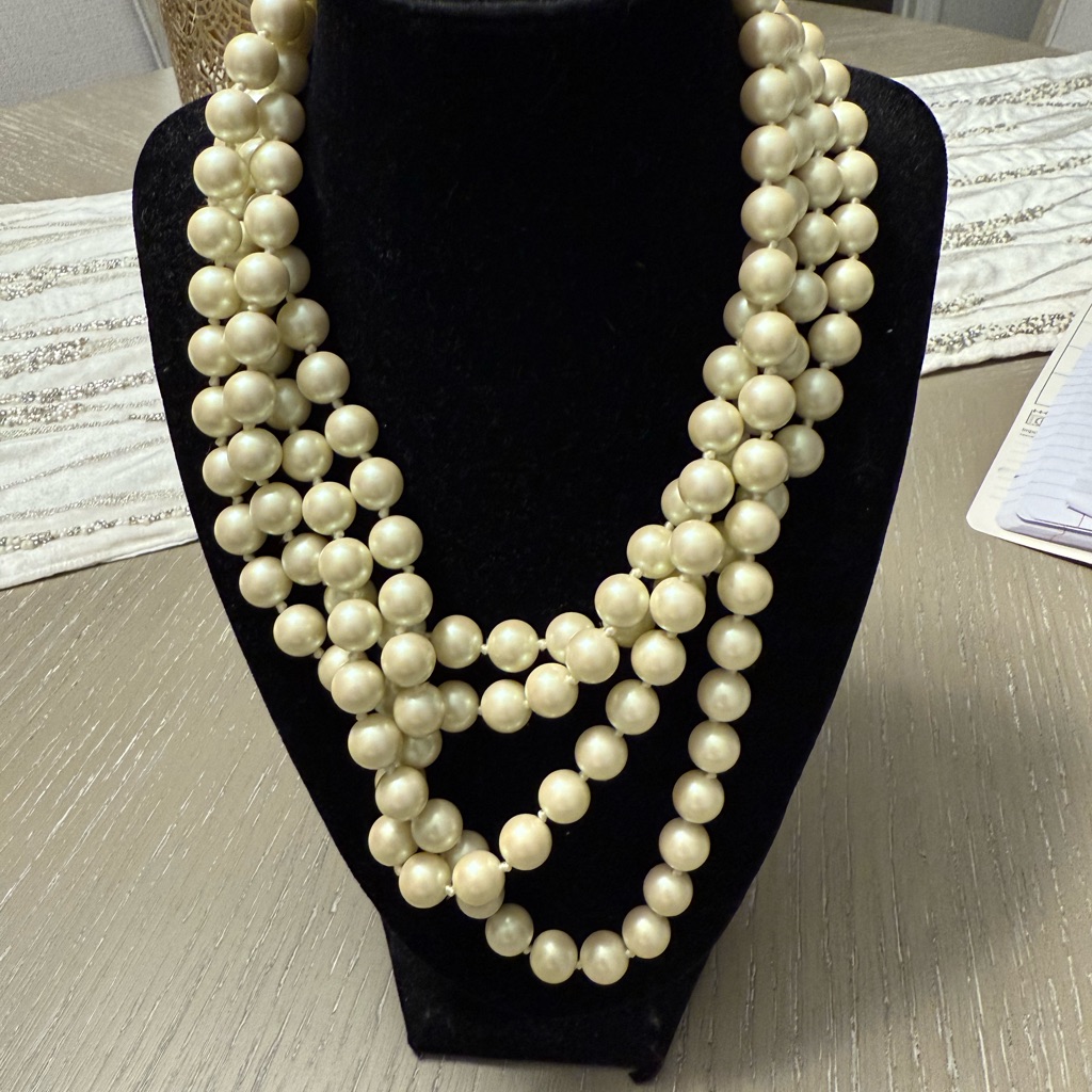 Elegant Cream Pearl Necklace